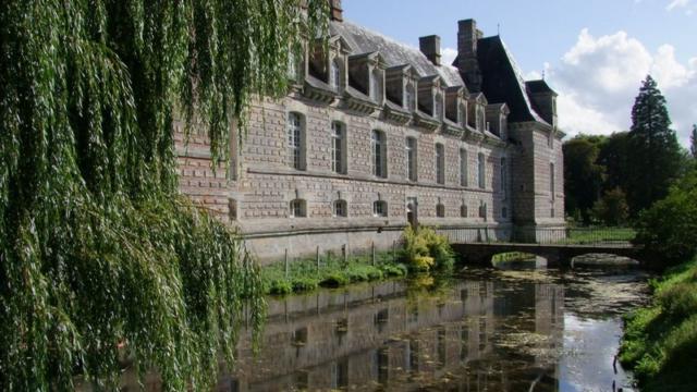 Chateau Le Kinnor A Fervaques Pres De Lisieux Douves