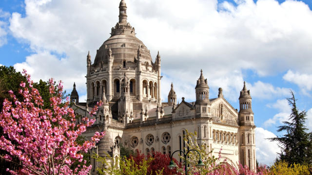 Basilique Sainte-Thérèse de Lisieux