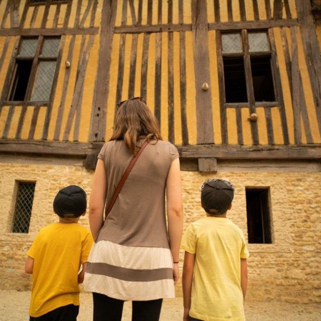 Famille Au Chateau De Crevecoeur