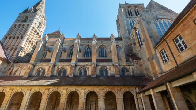 Saint Pierre Sur Dives, Une Abbaye Millénaire