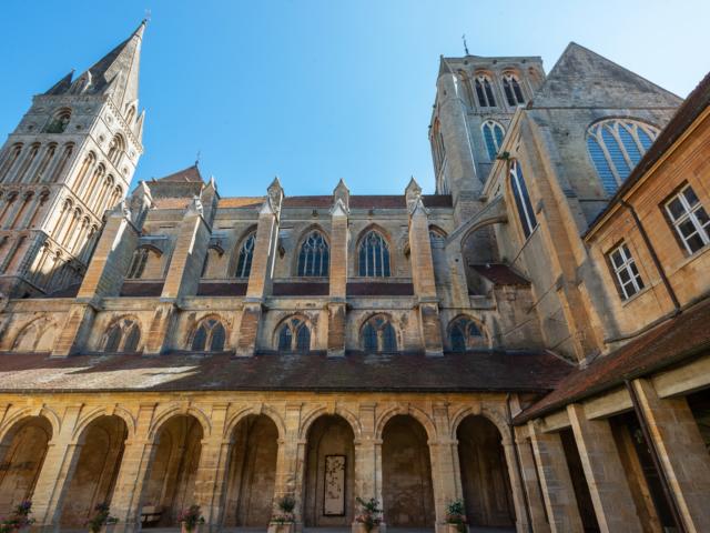 Saint Pierre Sur Dives, Une Abbaye Millénaire