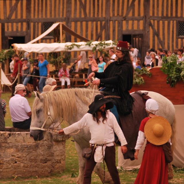 Les Médiévales Au Château De Crèvecoeur