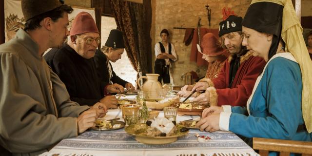 Les Médiévales Au Château De Crèvecoeur Banquet