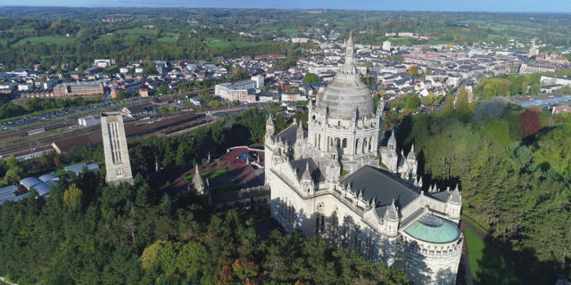 Vue aérienne de la Basilique de Lisieux