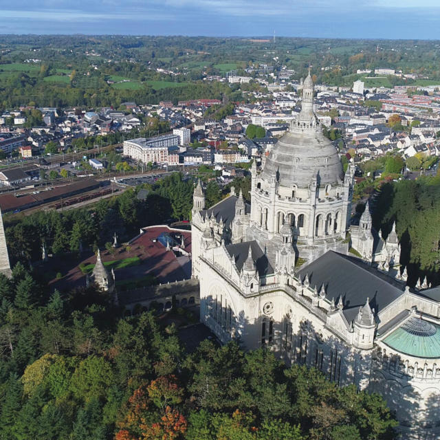 Vue aérienne de la Basilique de Lisieux