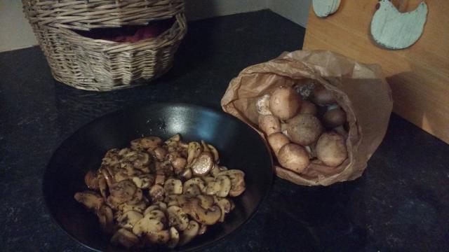 Le Champigon D'orbec De La Cave à L'assiette