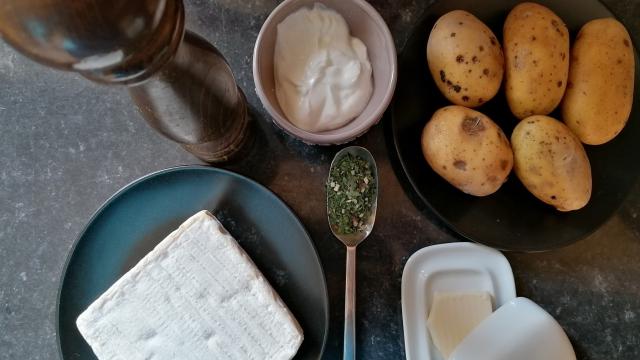 Pommes De Terre Au Pont L'evêque Les Ingredients ©d Coudray