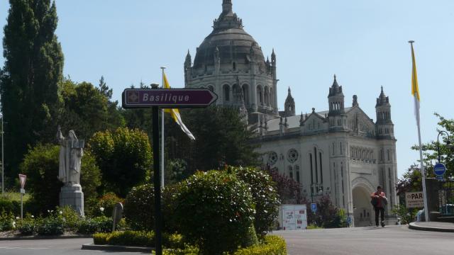 Basilique Sainte Thérèse de Lisieux