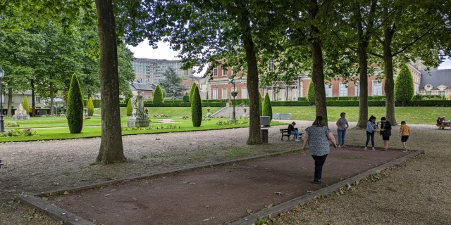 Terrain Petanque Jardin Public Lisieux