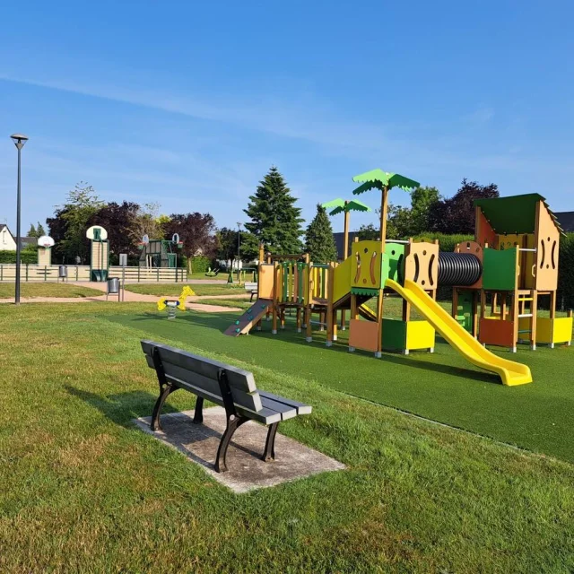 Aire De Jeux Pour Enfants De La Vespiere Friardel