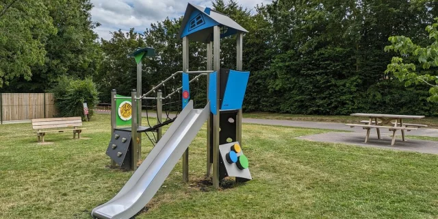 Aire De Jeux Pour Enfants De Saint Julien Le Faucon