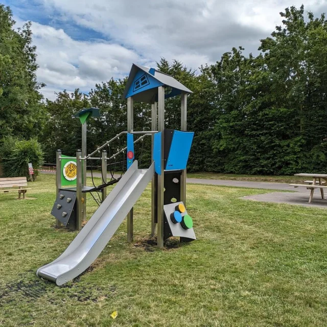 Aire De Jeux Pour Enfants De Saint Julien Le Faucon