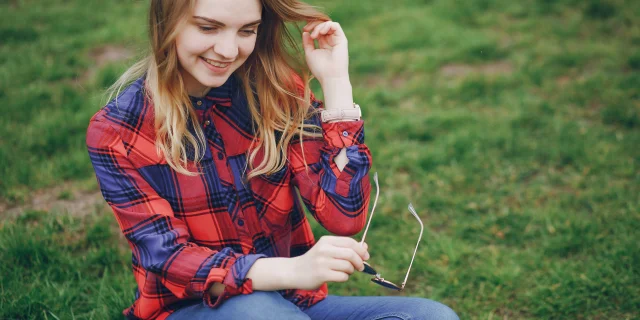 Adolescente dans un parc