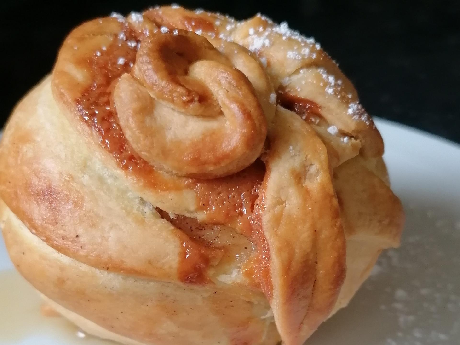 Douillon Aux Pommes Authentic Normandy Prêt à Déguster